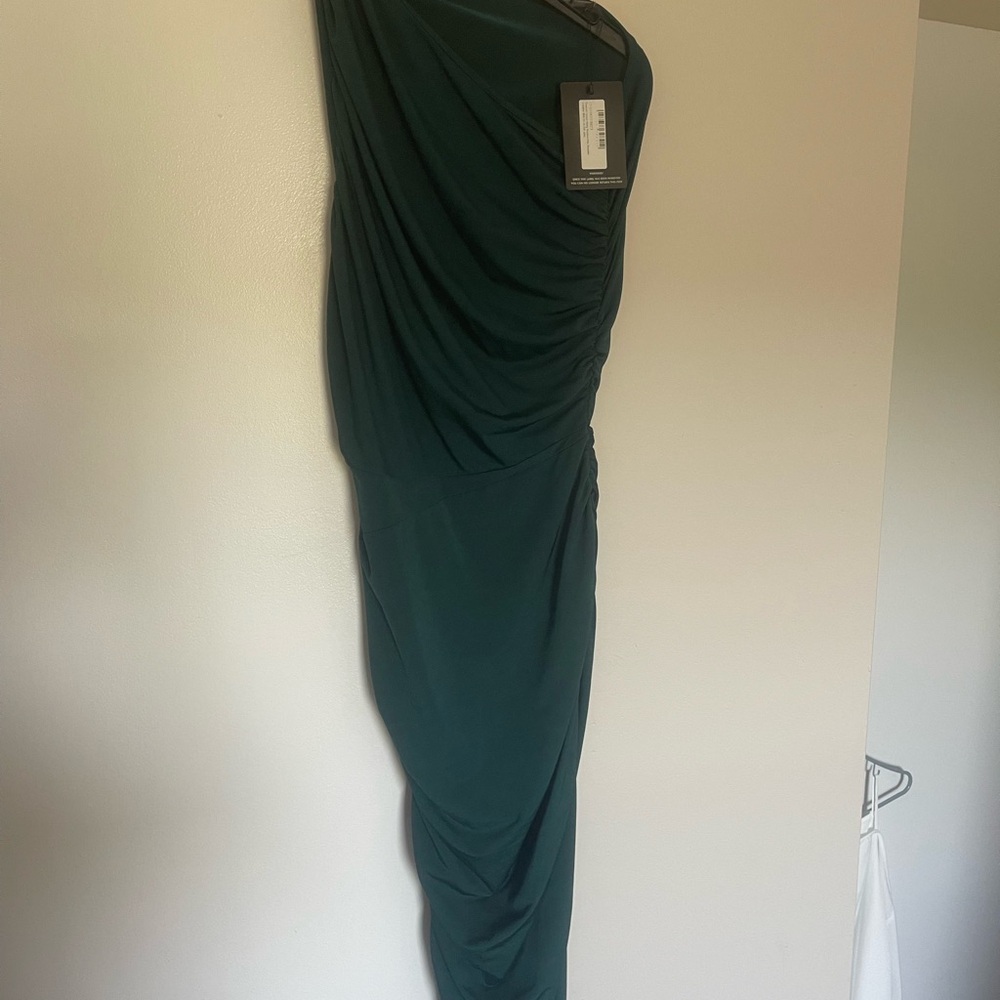 PrettyLittleThing Emerald One-Shoulder Ruched Dress
